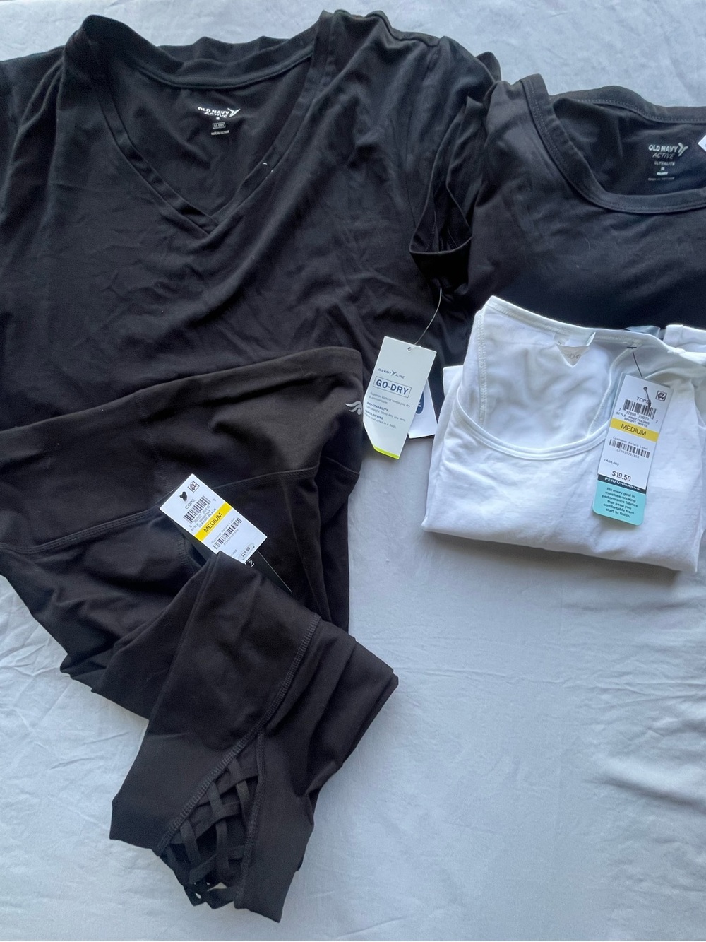 Old Navy Active Womens Size M Lot 4 Tops Leggings Go-Dry Black White NWT